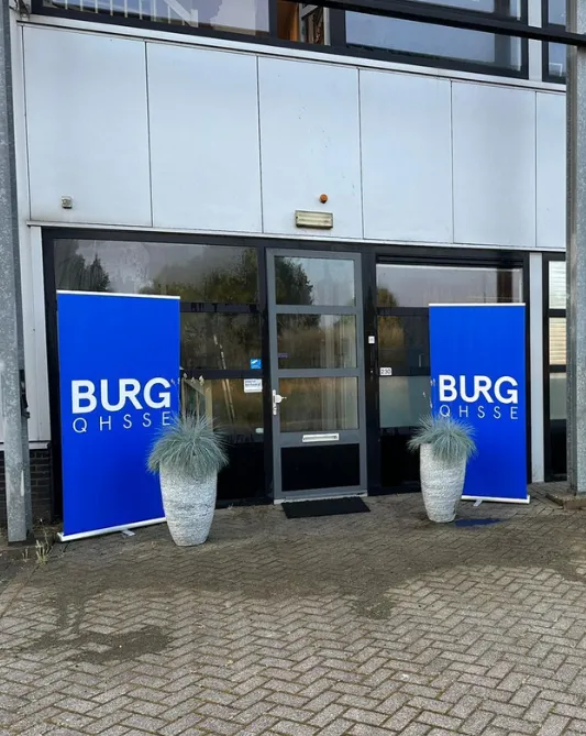 Het kantoor met meerdere verdiepingen